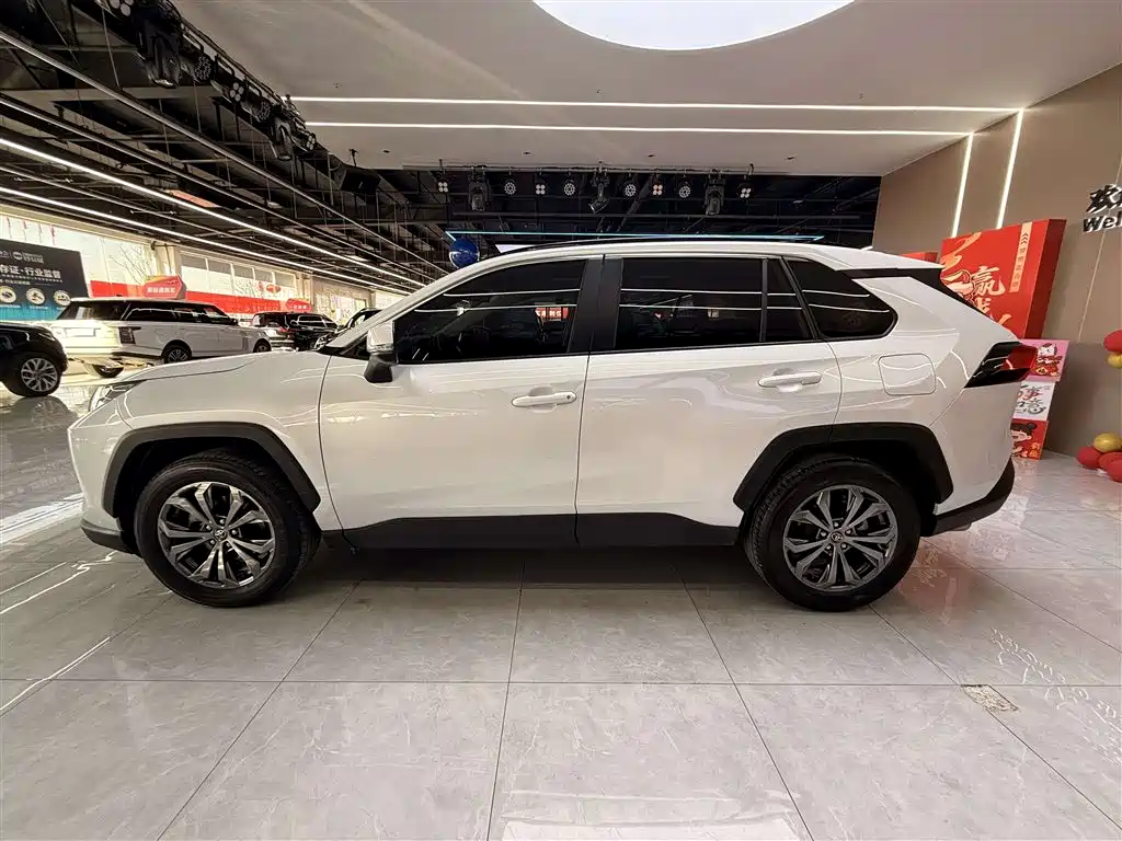 Toyota RAV4 2023 2.0L CVT 2WD Fashion Plus Edition 2024 - thumbnail 4
