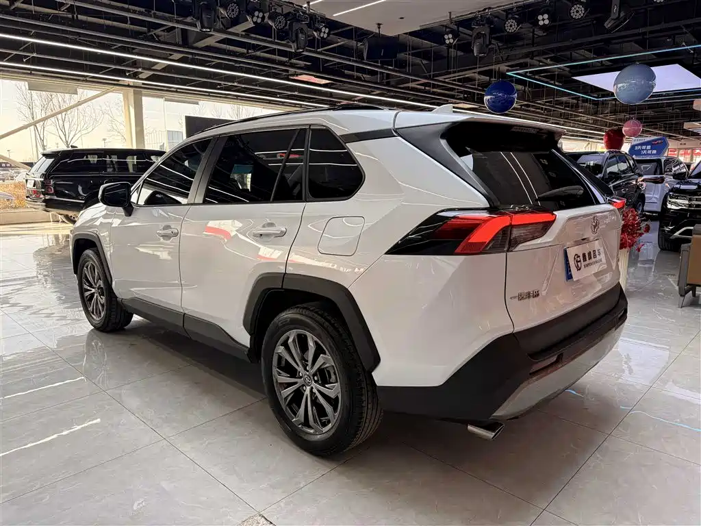 Toyota RAV4 2023 2.0L CVT 2WD Fashion Plus Edition 2024 - thumbnail 5