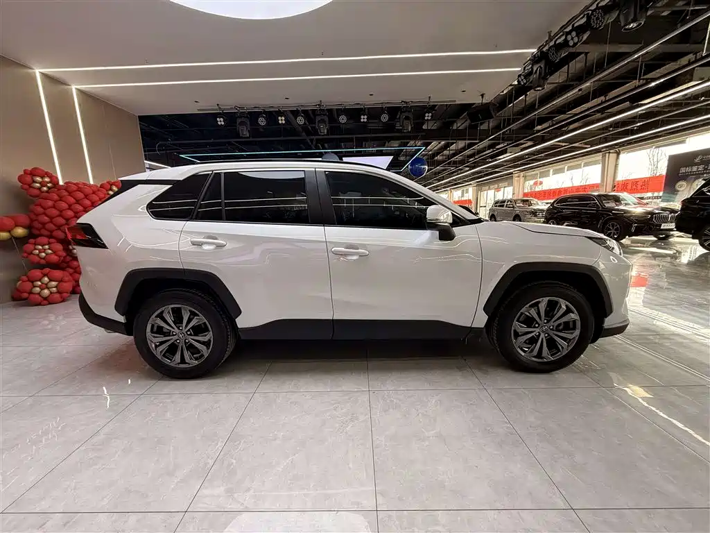 Toyota RAV4 2023 2.0L CVT 2WD Fashion Plus Edition 2024 - thumbnail 8