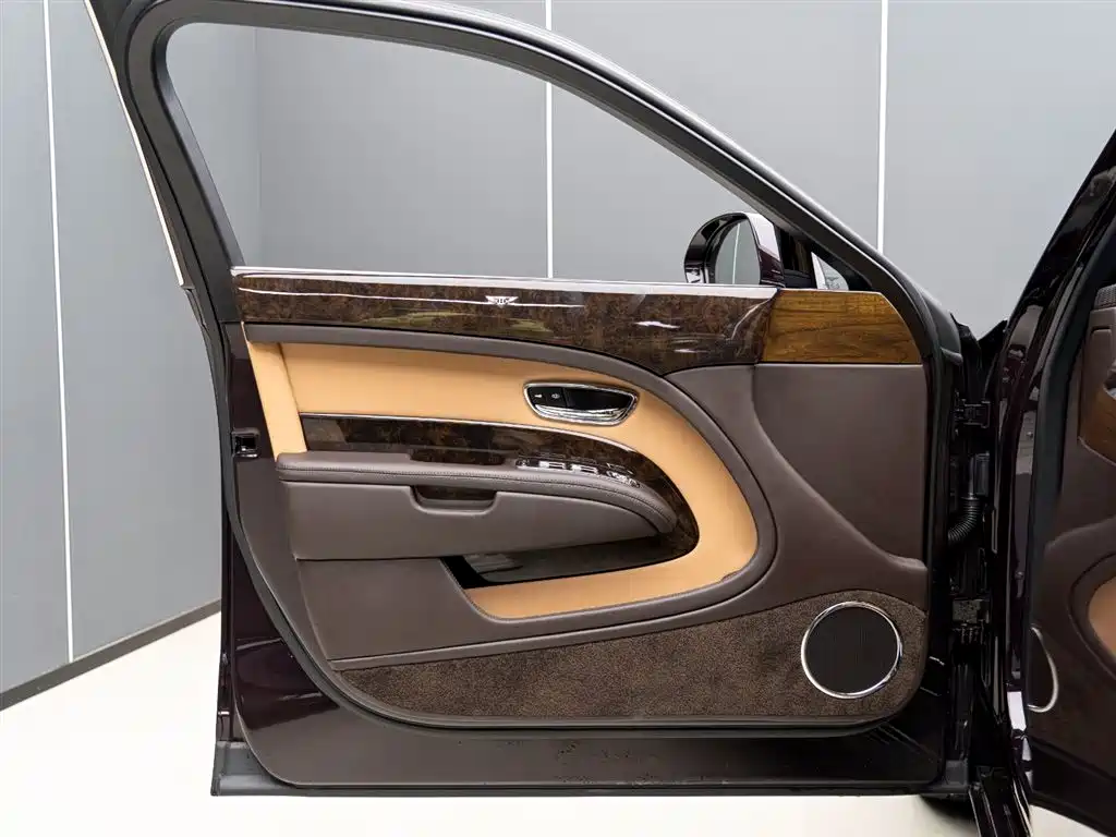 Bentley Mulsanne 2017 6.8T Long Wheelbase Edition 2019 - thumbnail 7