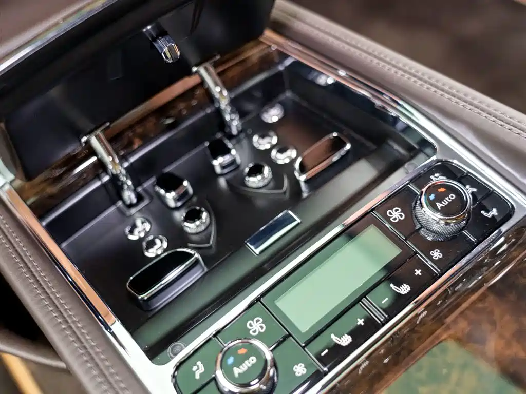 Bentley Mulsanne 2017 6.8T Long Wheelbase Edition 2019 - thumbnail 16