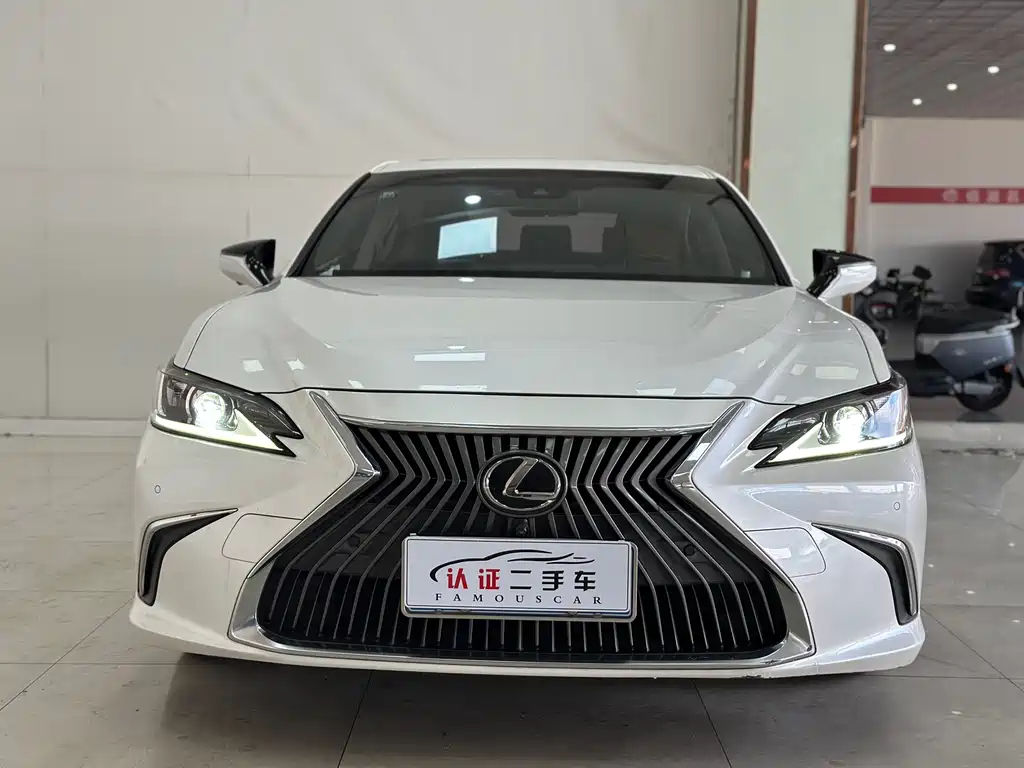 Lexus Lexus ES 2020 200 Luxury Edition 2019 - thumbnail 2