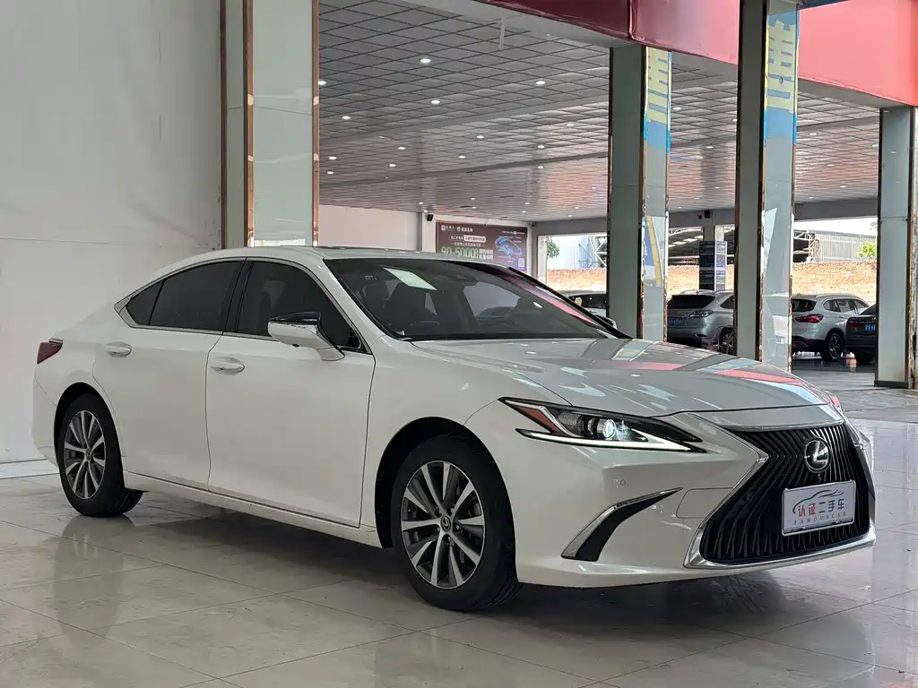 Lexus Lexus ES 2020 200 Luxury Edition 2019 - thumbnail 3