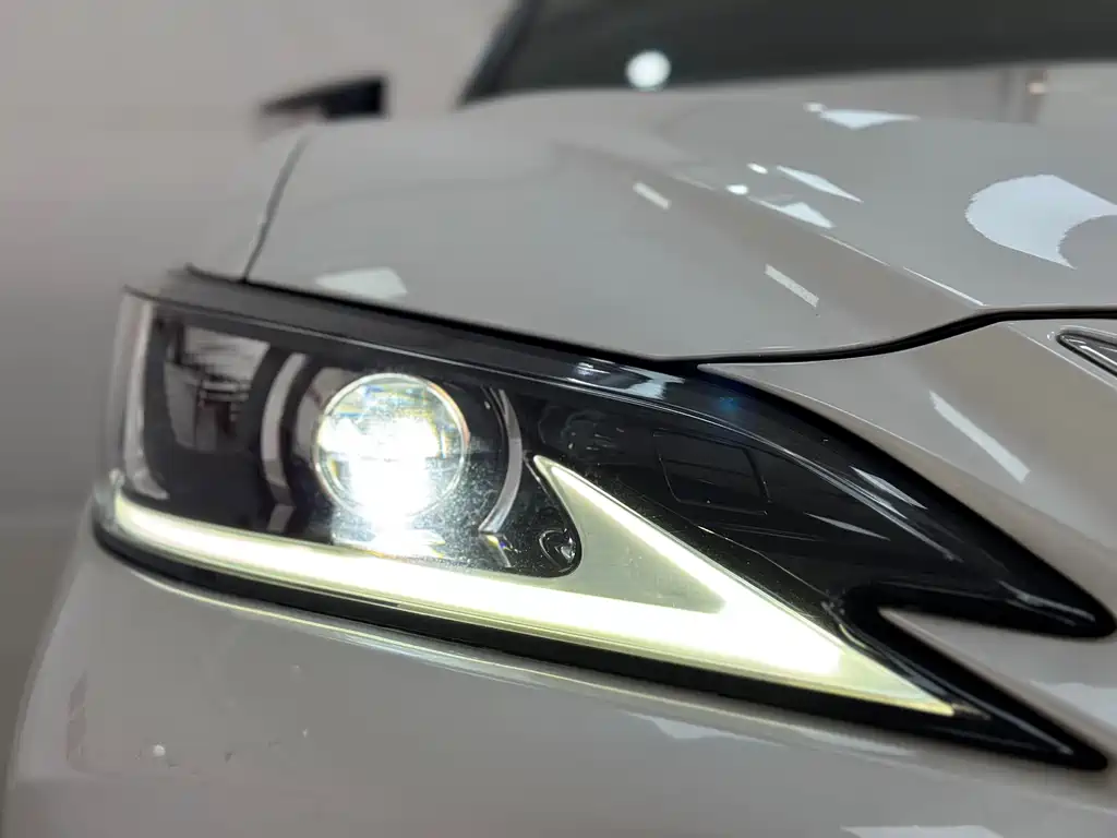 Lexus Lexus ES 2020 200 Luxury Edition 2019 - thumbnail 4