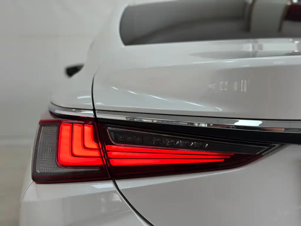 Lexus Lexus ES 2020 200 Luxury Edition 2019 - thumbnail 19