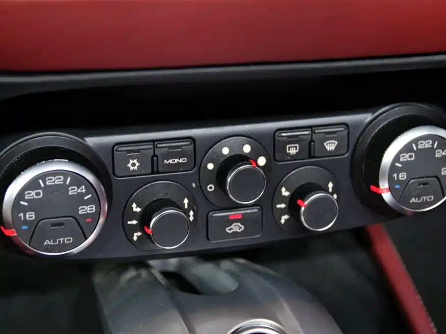 Ferrari Ferrari California T 2015 3.9T Standard 2018 - thumbnail 18