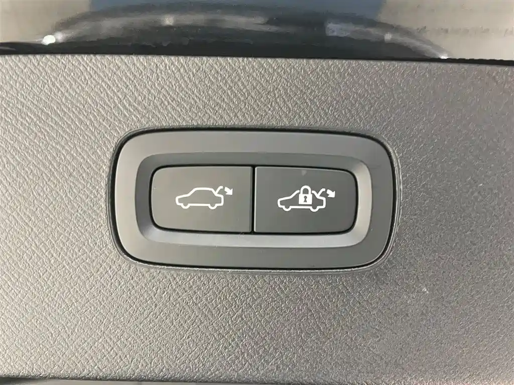 Volvo Volvo XC90 2023 B5 Momentum Luxury 5-seat 2023 - thumbnail 28