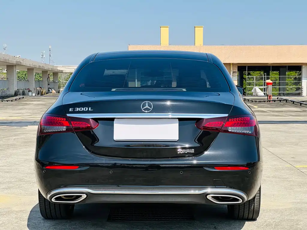 Mercedes-Benz Mercedes-Benz E-Class 2023 E 300 L Fashion Edition 2022 - thumbnail 3