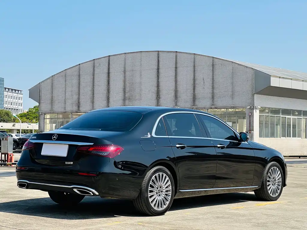 Mercedes-Benz Mercedes-Benz E-Class 2023 E 300 L Fashion Edition 2022 - thumbnail 4