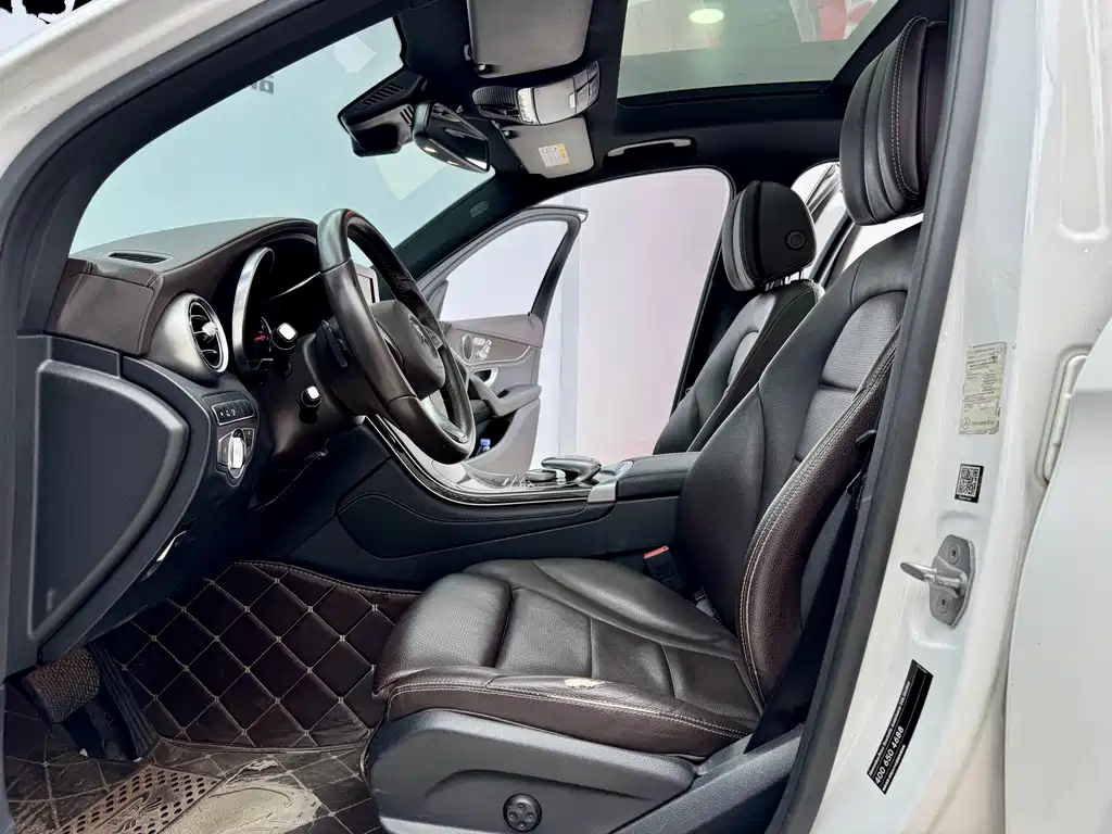 Mercedes-Benz Mercedes-Benz GLC 2018 GLC 260 4MATIC Luxury Model 2018 - thumbnail 6
