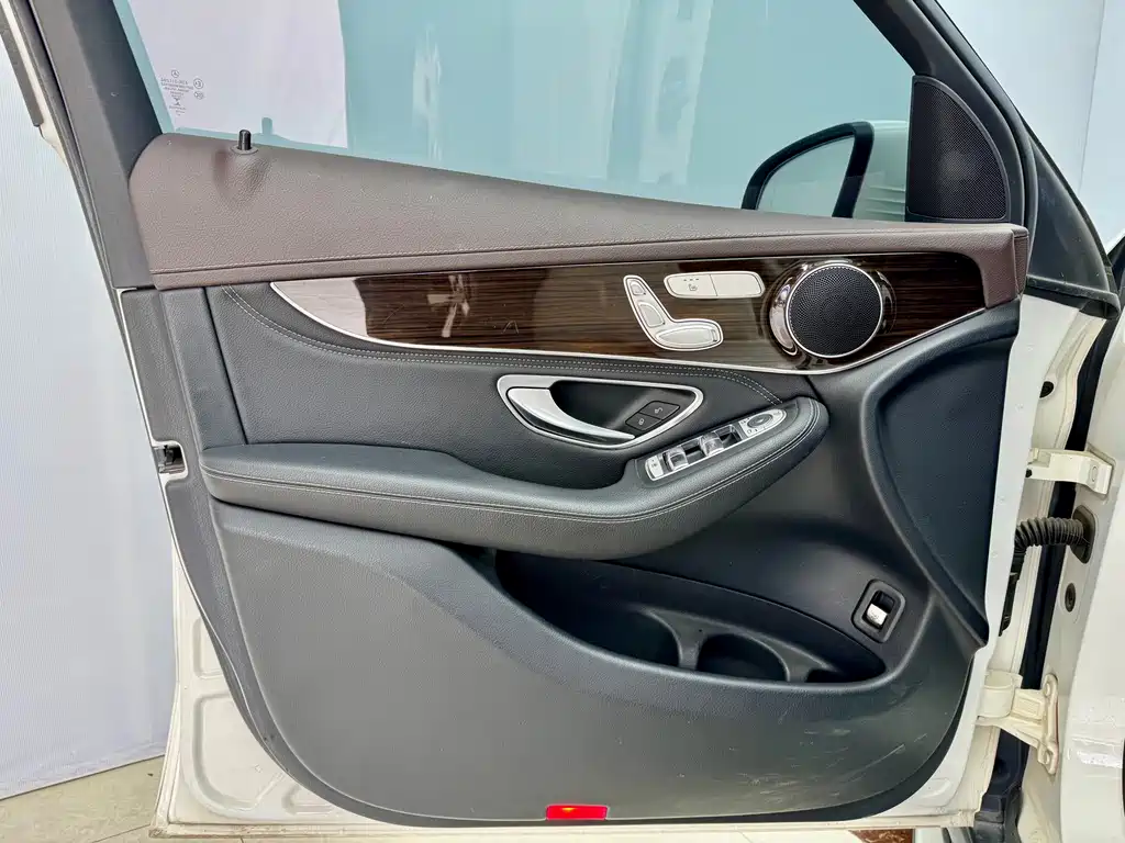 Mercedes-Benz Mercedes-Benz GLC 2018 GLC 260 4MATIC Luxury Model 2018 - thumbnail 8