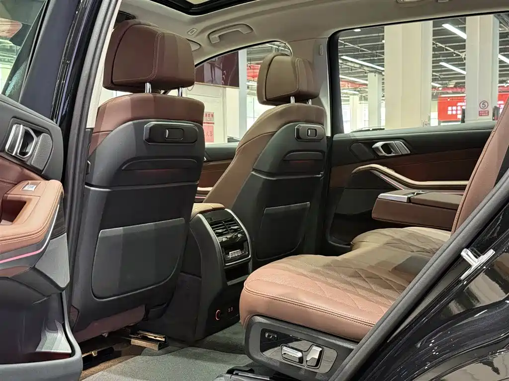 BMW BMW X7 xDrive40i Luxury Package 2026 - thumbnail 16