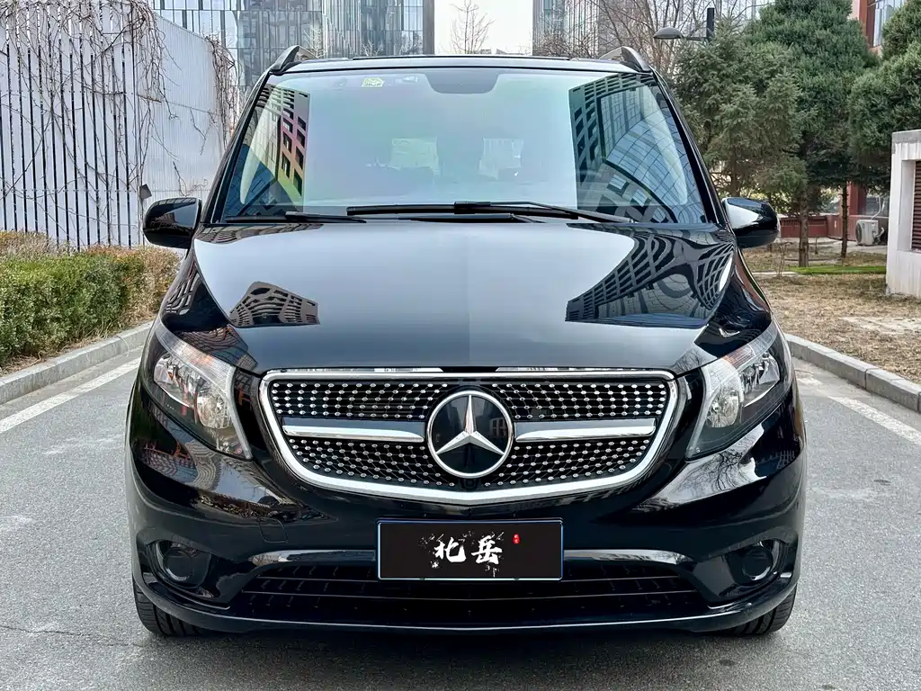 Mercedes-Benz Vito 2021 2.0T Elite 7-seater 2022 - thumbnail 3