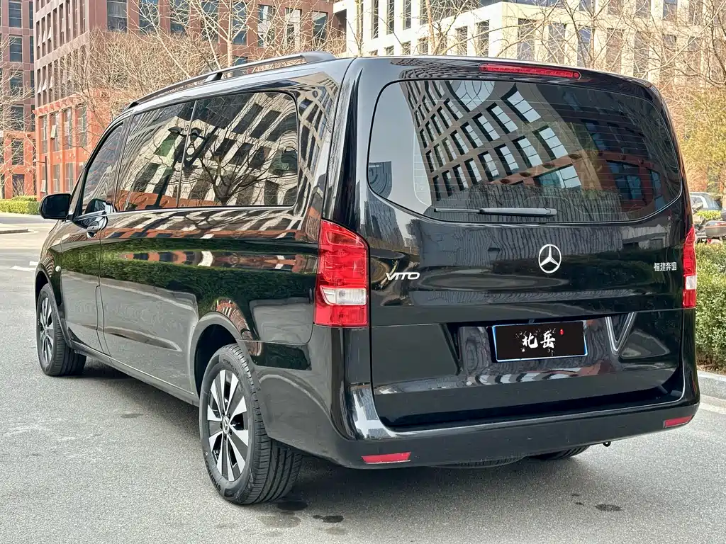 Mercedes-Benz Vito 2021 2.0T Elite 7-seater 2022 - thumbnail 4