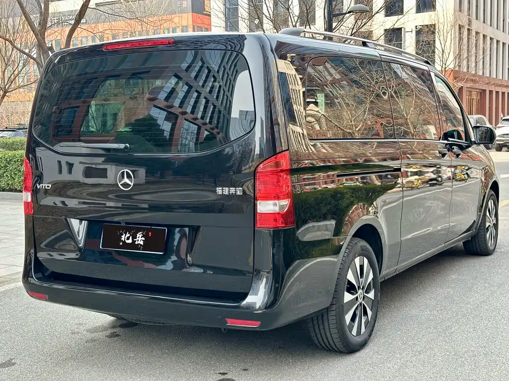 Mercedes-Benz Vito 2021 2.0T Elite 7-seater 2022 - thumbnail 6