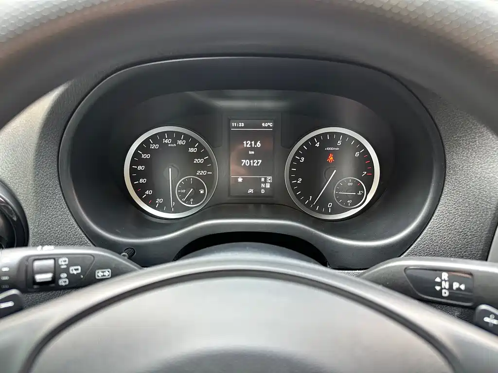 Mercedes-Benz Vito 2021 2.0T Elite 7-seater 2022 - thumbnail 14