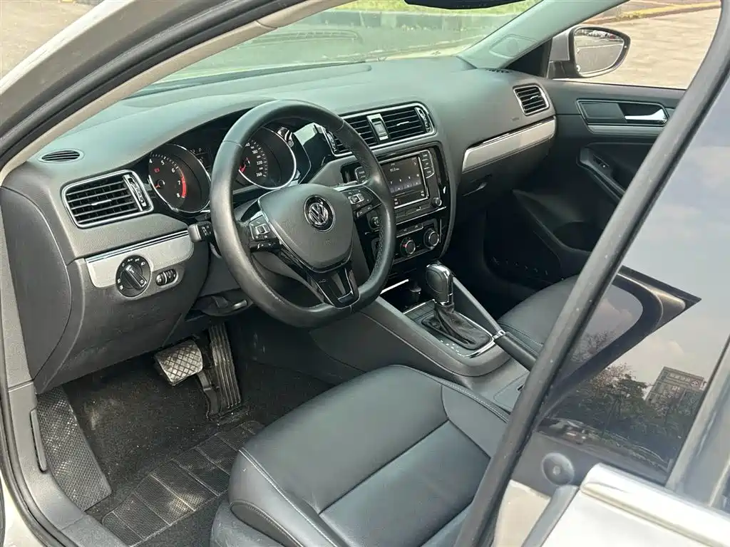 Volkswagen Volkswagen Sagitar 2018 1.6L Automatic Comfort Model 2018 - thumbnail 5