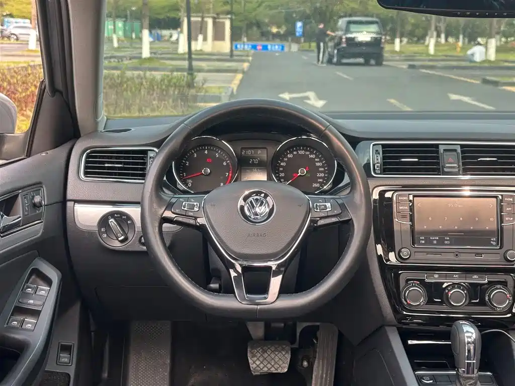 Volkswagen Volkswagen Sagitar 2018 1.6L Automatic Comfort Model 2018 - thumbnail 6