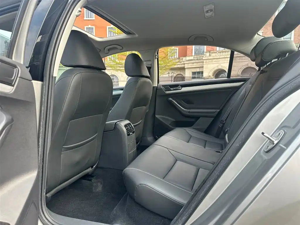 Volkswagen Volkswagen Sagitar 2018 1.6L Automatic Comfort Model 2018 - thumbnail 8