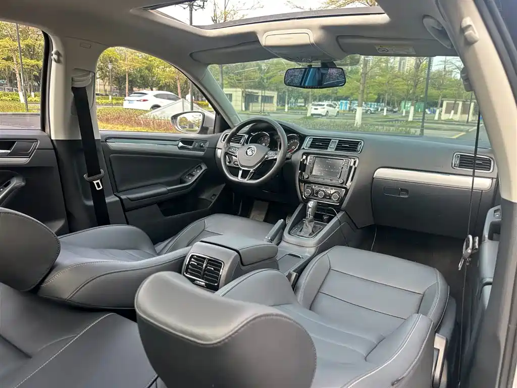 Volkswagen Volkswagen Sagitar 2018 1.6L Automatic Comfort Model 2018 - thumbnail 9