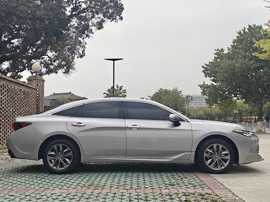 Toyota Toyota Avalon 2021 2.5L Luxury Edition 2021 - thumbnail 4