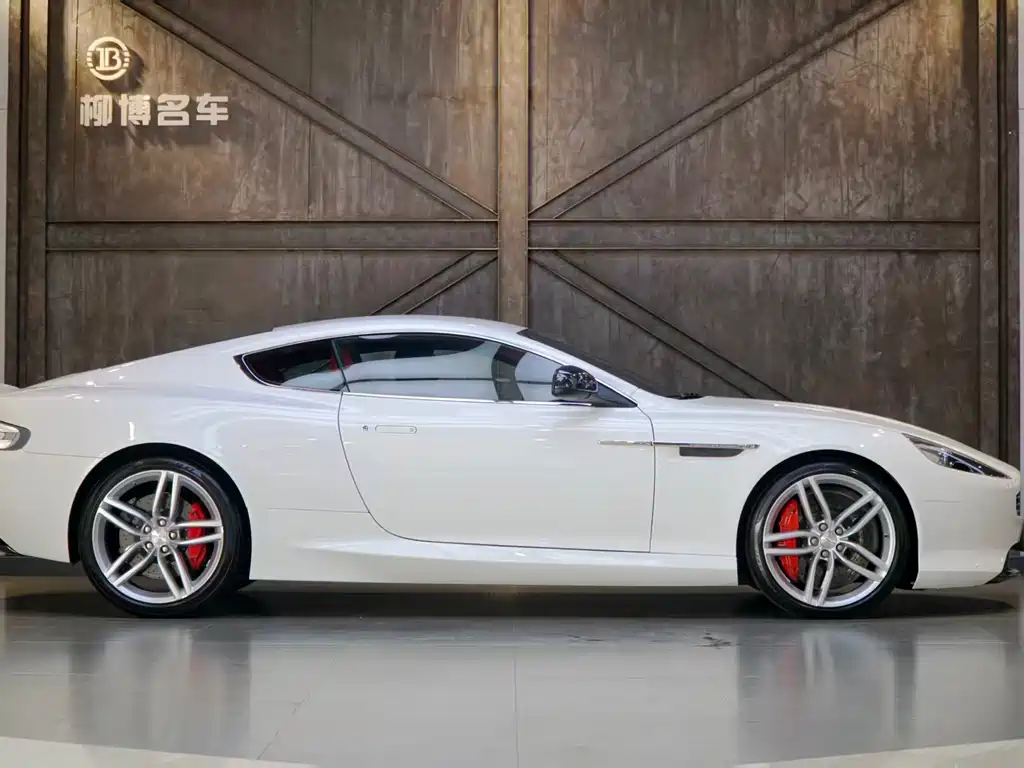 Aston Martin Aston Martin DB9 2013 6.0L Coupe 2015 - thumbnail 4