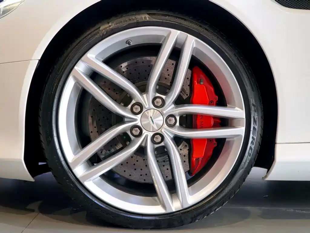 Aston Martin Aston Martin DB9 2013 6.0L Coupe 2015 - thumbnail 19