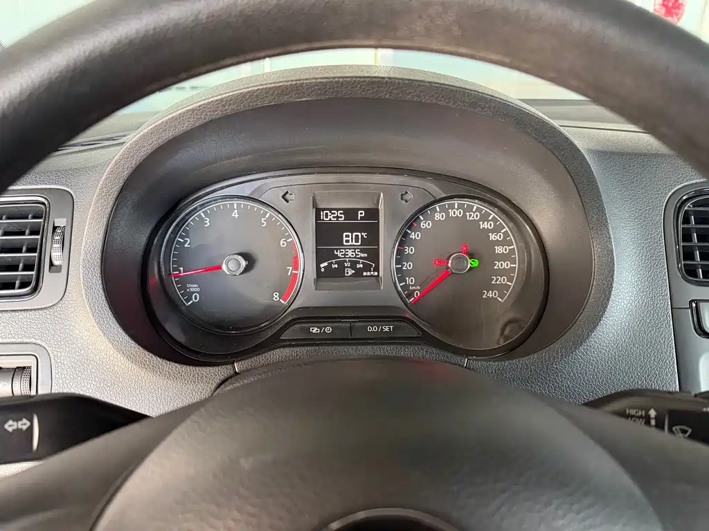 Volkswagen Volkswagen Polo 2016 1.4L Automatic Style Edition 2016 - thumbnail 5
