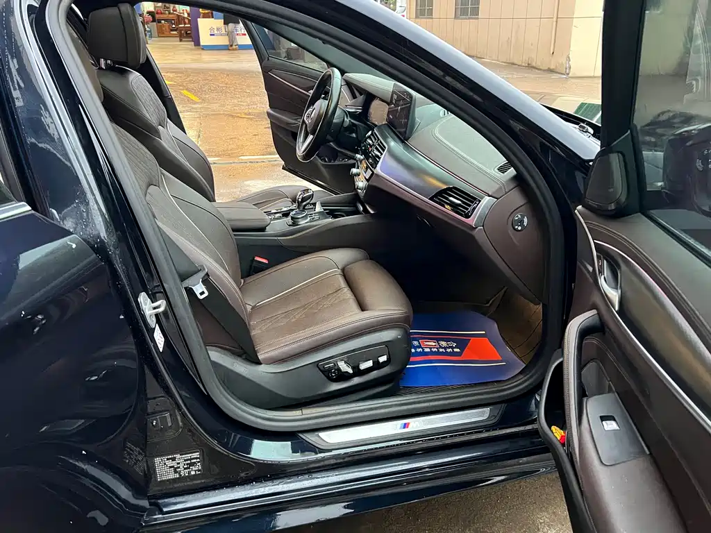 BMW BMW 5 Series New Energy 2021 Model Facelift 535Le Pioneer Edition M Sport Package 2020 - thumbnail 18