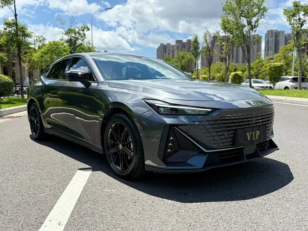 Changan Changan UNI-V 2022 1.5T Excellence Edition 2022 - thumbnail 3