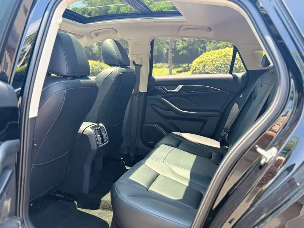 Bestune Bestune B70 2023 3rd Generation 1.5T Automatic Enjoyment Type 70th Anniversary Edition 2024 - thumbnail 9