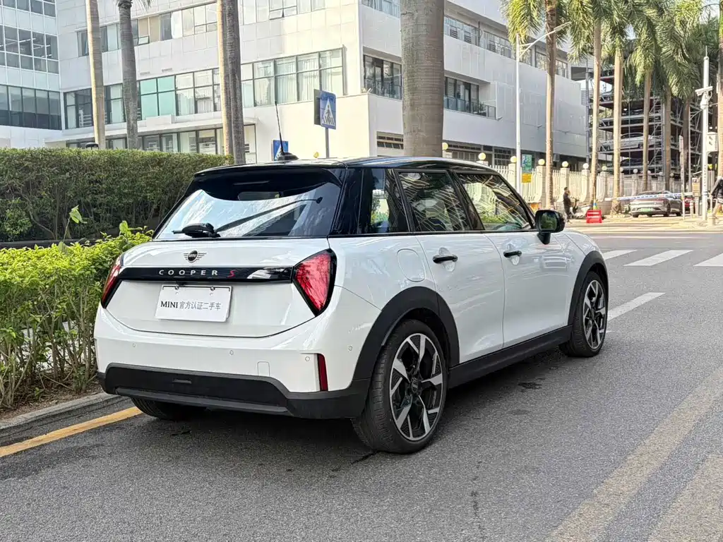 MINI MINI 2025 2.0T COOPER S Artist 2026 - thumbnail 5