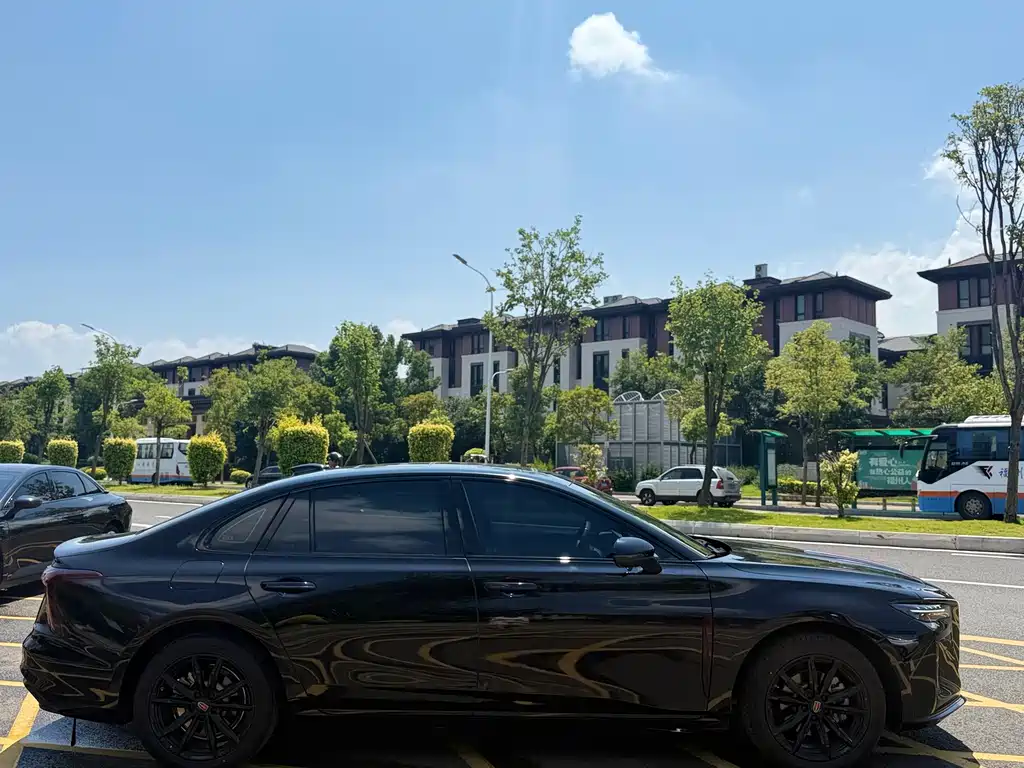 Hongqi Hongqi H5 2025 1.5T DCT Xuan Ying Edition 2024 - thumbnail 4