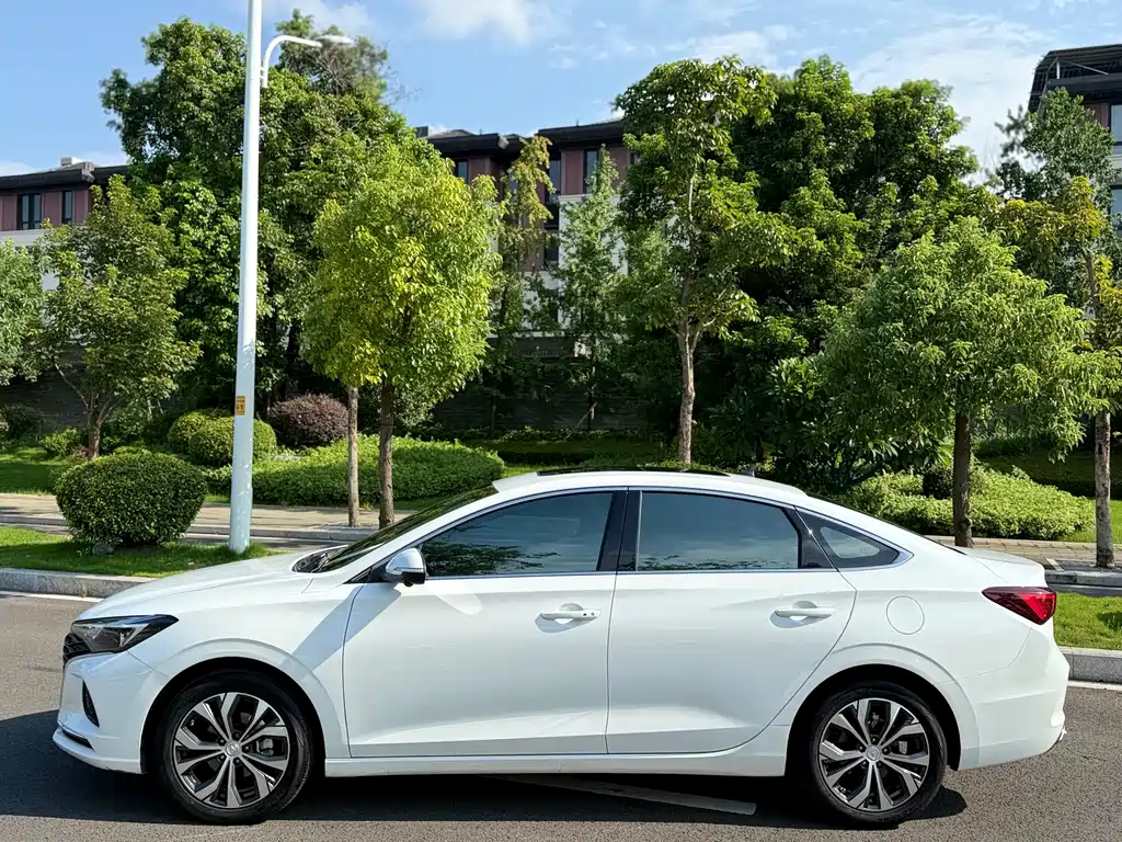 Changan Yidong 2021 PLUS Blue Whale NE 1.4T GDI DCT Flagship Model 2021 - thumbnail 4