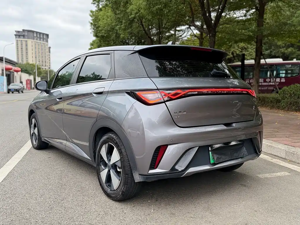 BYD Dolphin 2023 Model 420km Fashion Edition 2023 - thumbnail 4