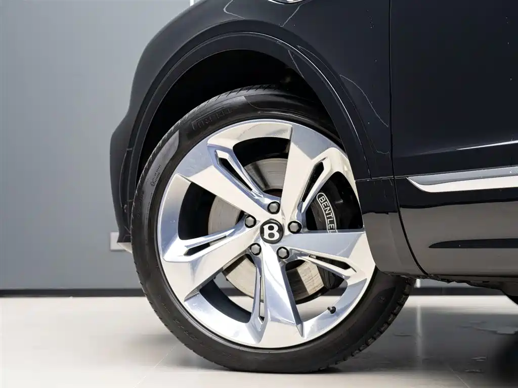 Bentley Bentayga 2023 4.0T V8 Extended Wheelbase 2024 - thumbnail 5