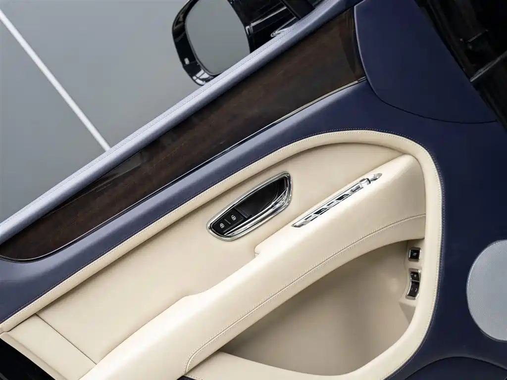 Bentley Bentayga 2023 4.0T V8 Extended Wheelbase 2024 - thumbnail 7