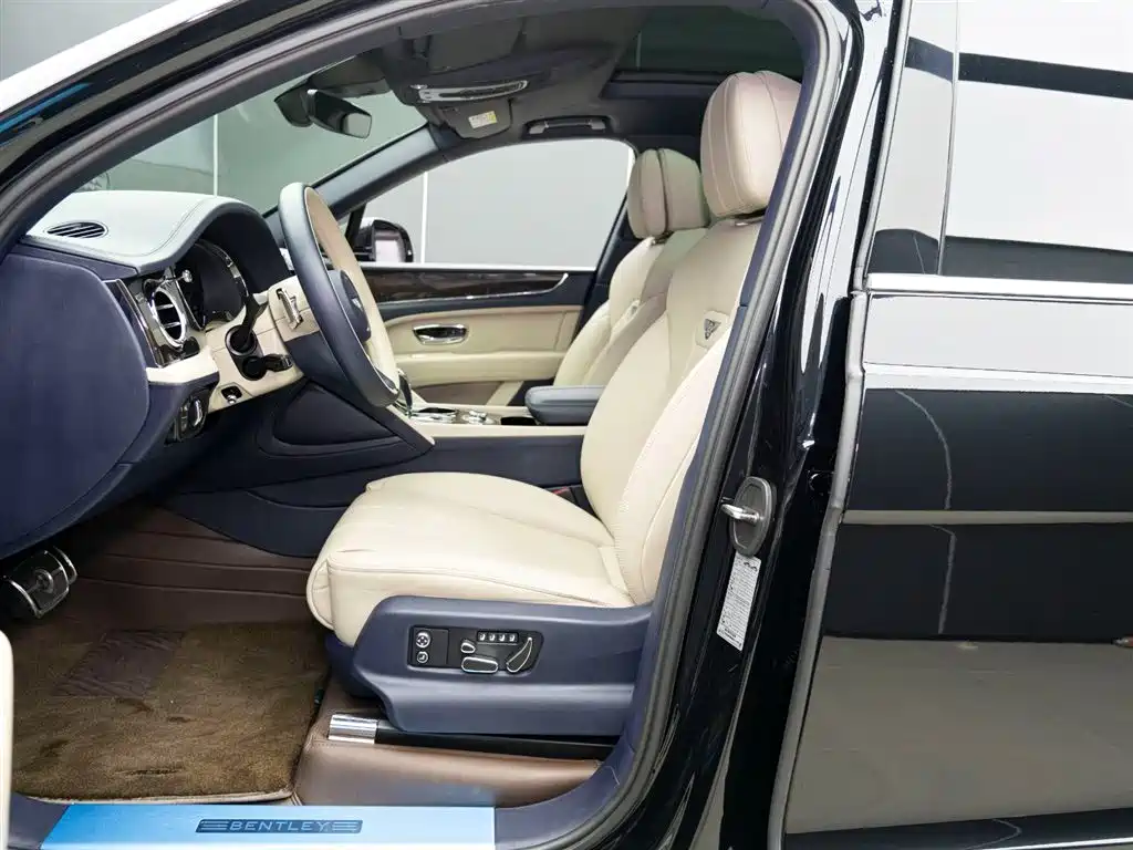 Bentley Bentayga 2023 4.0T V8 Extended Wheelbase 2024 - thumbnail 8