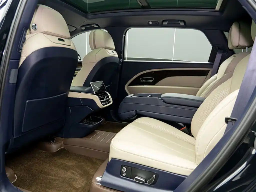 Bentley Bentayga 2023 4.0T V8 Extended Wheelbase 2024 - thumbnail 11