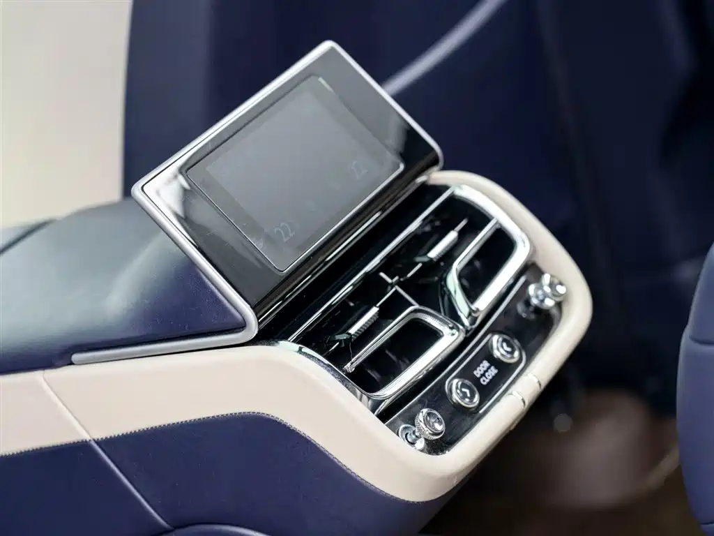 Bentley Bentayga 2023 4.0T V8 Extended Wheelbase 2024 - thumbnail 12