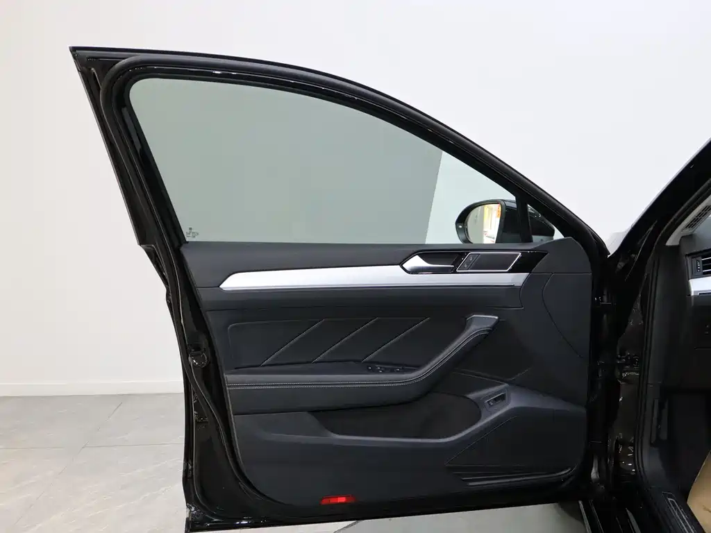 Volkswagen Magotan 2025 Model Comfort 280TSI DSG 2025 - thumbnail 14