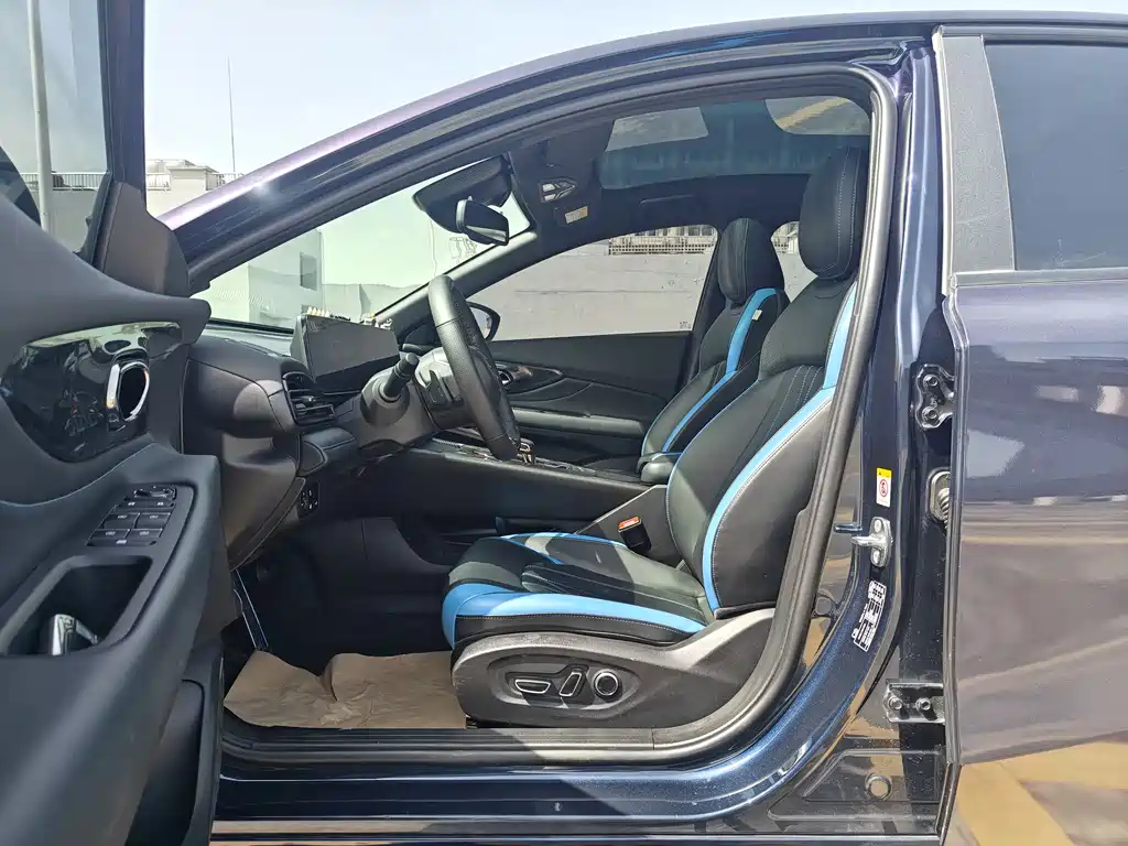 GAC Trumpchi Lingpai 2022 270T DCT J16 Galaxy Fighter Edition 2023 - thumbnail 6