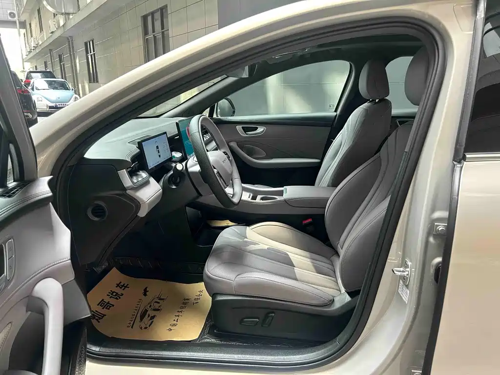 Roewe Roewe M7 DMH 2025 Model 160km Premium Edition 2026 - thumbnail 4