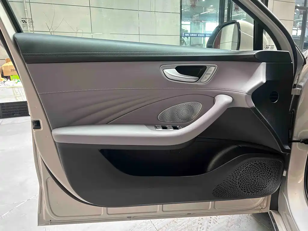 Roewe Roewe M7 DMH 2025 Model 160km Premium Edition 2026 - thumbnail 5