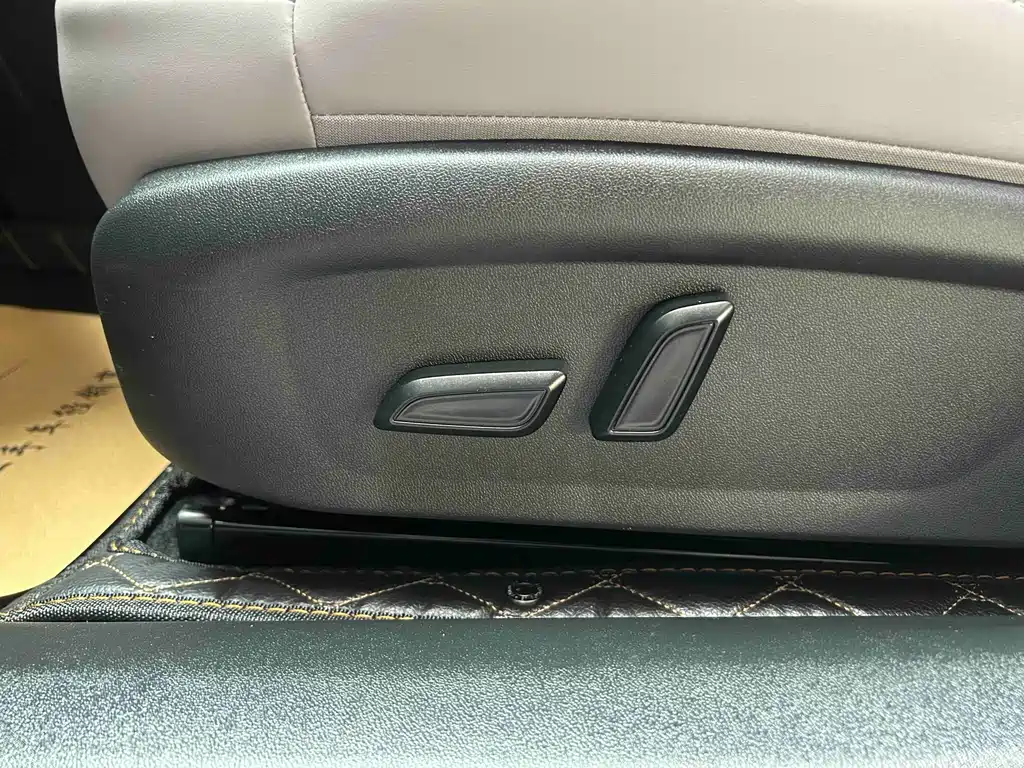 Roewe Roewe M7 DMH 2025 Model 160km Premium Edition 2026 - thumbnail 6