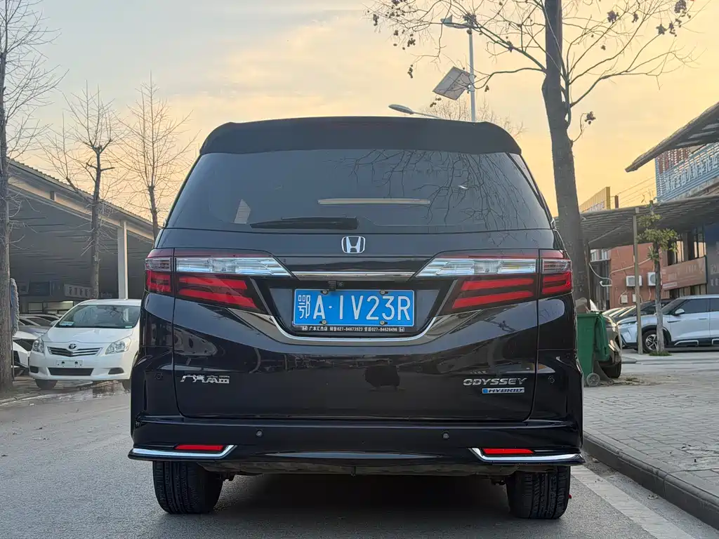 Honda Honda Odyssey 2019 2.0L锐·智享版  Wait, let me correct that - the "锐·智享版" part needs proper translation:  Honda Odyssey 2019 2.0L Sharp Intelligent Enjoyment Edition 2020 - thumbnail 5