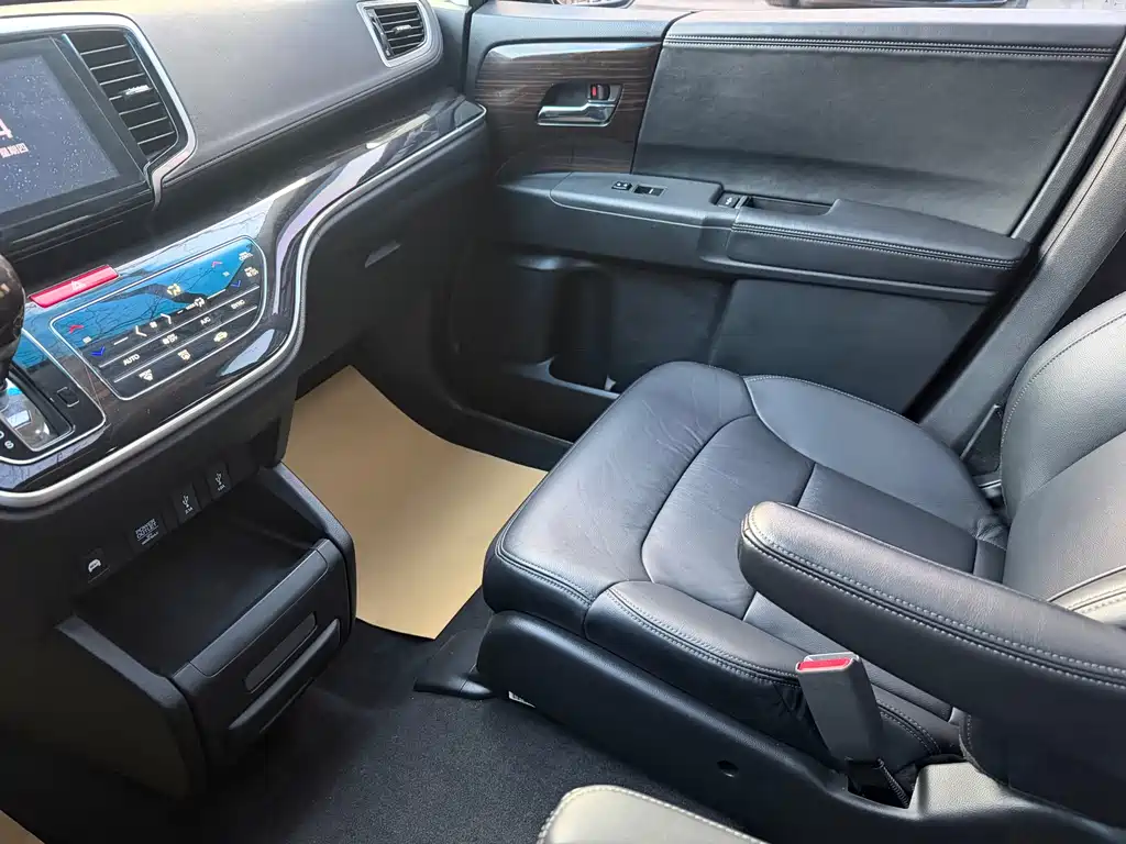 Honda Honda Odyssey 2019 2.0L锐·智享版  Wait, let me correct that - the "锐·智享版" part needs proper translation:  Honda Odyssey 2019 2.0L Sharp Intelligent Enjoyment Edition 2020 - thumbnail 11
