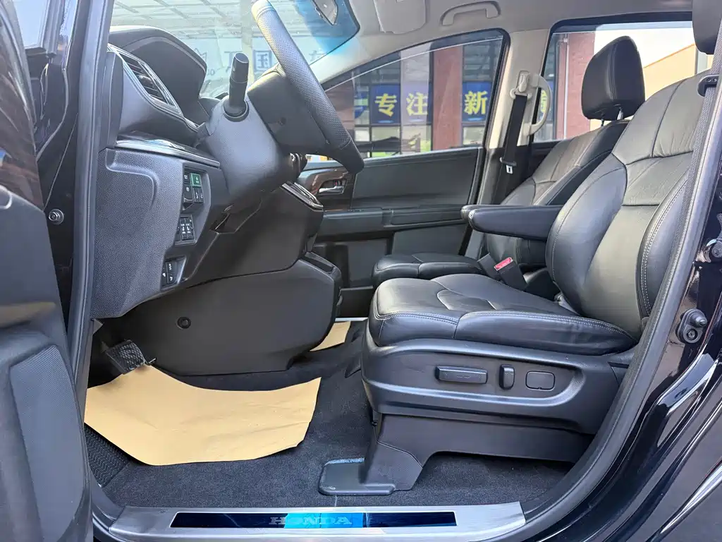 Honda Honda Odyssey 2019 2.0L锐·智享版  Wait, let me correct that - the "锐·智享版" part needs proper translation:  Honda Odyssey 2019 2.0L Sharp Intelligent Enjoyment Edition 2020 - thumbnail 13