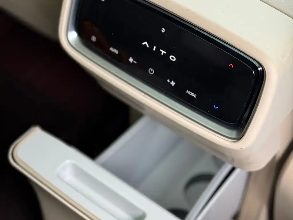 AITO M9 Aito M9 2024 Extended Range Max 42kWh 6-seater 2024 - thumbnail 12