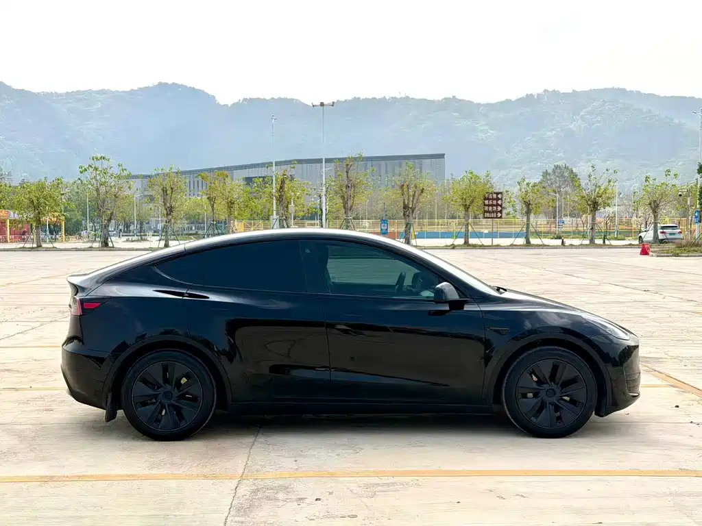 Tesla Model Y 2023 Rear-Wheel Drive 2024 - thumbnail 7